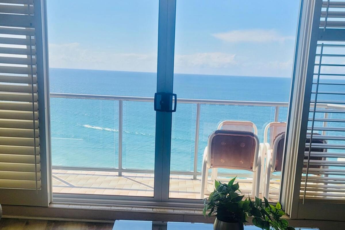 Endless Ocean Views, Spacious, Facilities Apartment Gold Coast